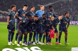 关于关键时刻波士顿凯尔特人调整名单以备德国杯；官宣签约环节打磨；管理层满意；团队化学反应显著的信息-开云平台